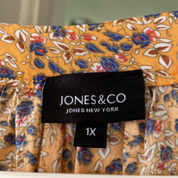 Floral Jones and Company rayon blend shirts in a 1X - Picture 2 of 2